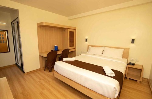Kathadimattam Hotel | Lazo Silver Lake
