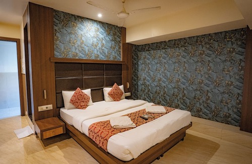 Sector 11 Hotel | Hotel Mourya Residency