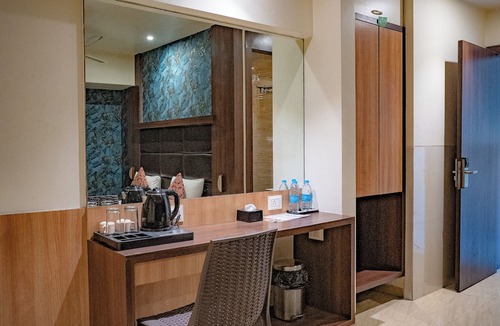 Sector 11 Hotel | Hotel Mourya Residency
