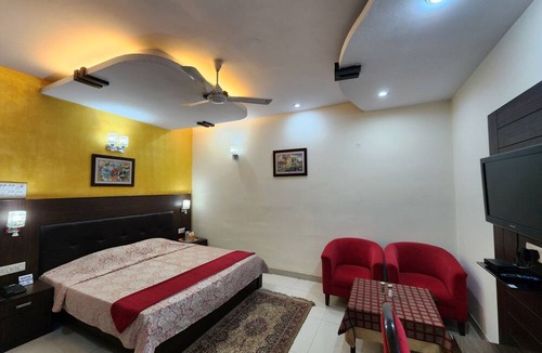 Dharuhera Hotel | Jungle Babbler Tourist Resort