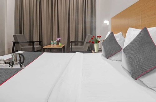 Tathawade Hotel | Super OYO Townhouse 100 Somani TC