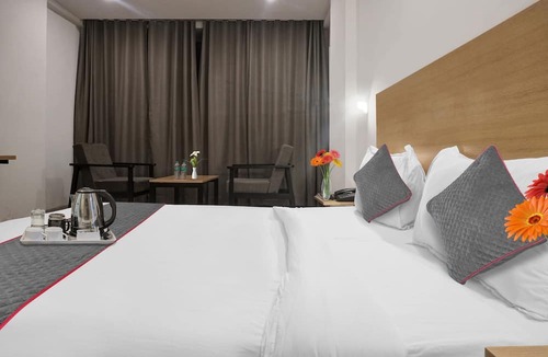 Tathawade Hotel | Super OYO Townhouse 100 Somani TC