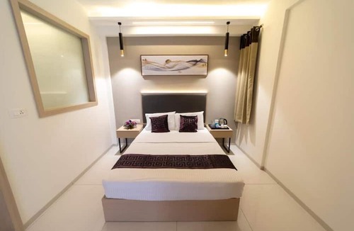 Kalasipalya Hotel | Collection O Hotel Metro Park