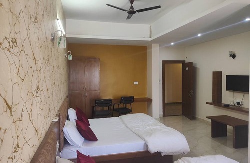 Raisen Hotel | Shree Tara Heritage