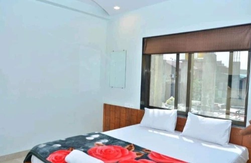 Bhilar Villa | Unique Inn Villa Strawberry Farm Fragrance