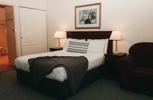 Wagga Wagga Hotel | The Lawson Riverside Suites