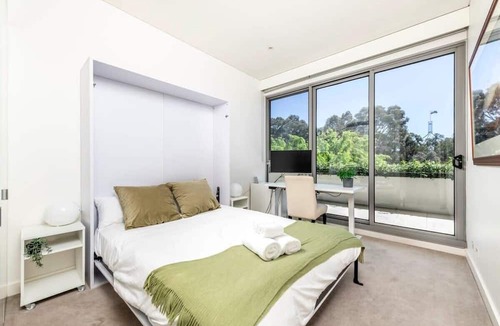Forrest Apartment | Stylish Penthouse Level Apartment In Capital Hill, ACT