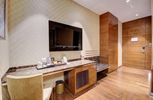 Vile Parle East Hotel | Niranta Transit Hotel Mumbai Airport - At Arrivals