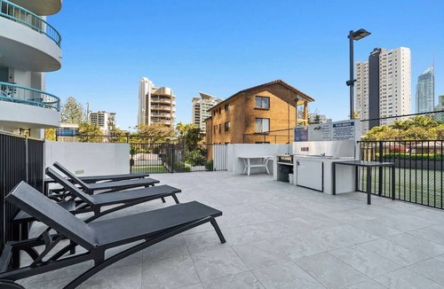Surfers Paradise Apartment | Paros on the Beach Absolute Waterfront Living