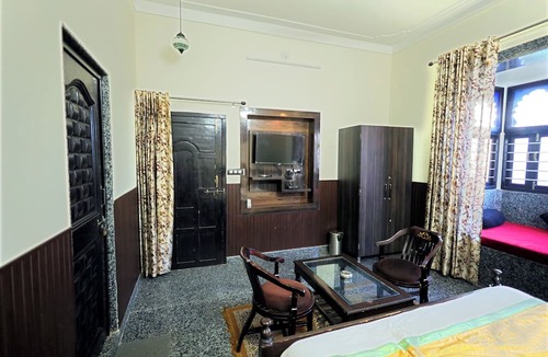 Udaipur Villa | 4BHK Villa in Udaipur with Private Pool, Outdoor Lounge & Hill Views