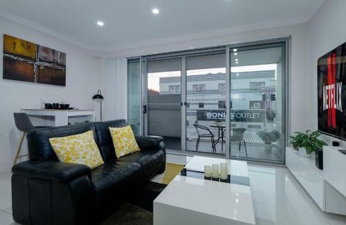 Sydenham Hotel | Spacious Apartment - 3 min walk to Train & Metro