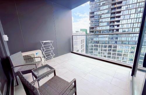 Lidcombe Apartment | Stylish 1BR | Pool, Gym & Parking by Olympic Park