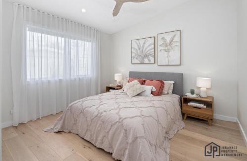 Tomakin House | Elegant Beachside Retreat with Luxurious Amenities