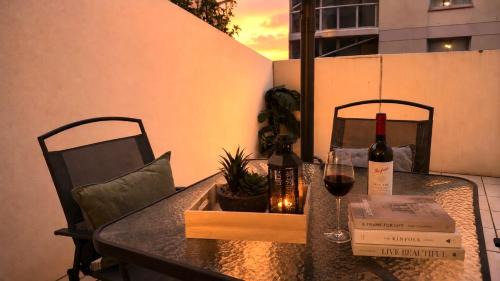 Darling Harbour Apartment | Prime Location Chinatown Luxury Studio w Balcony Sydney CBD