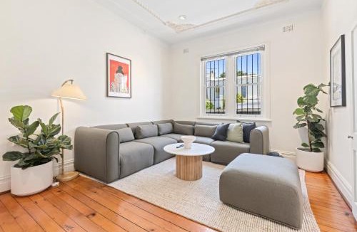 Bondi Apartment | Family Retreat in Bondi with Patio & Parking