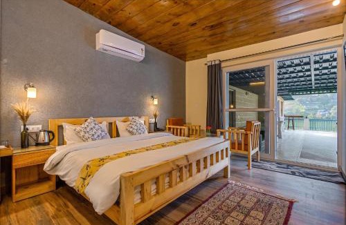 Bhimtal Hotel | By the Lakeside