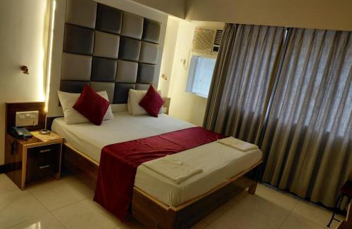 Goregaon West Hotel | Hotel Woodland