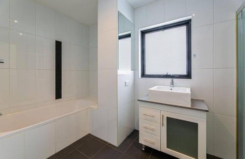 Burwood Apartment | harbour bridge view free parking 2 Bds in Burwood12