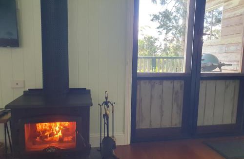Witta House | Couples Accessible Cabin, Zarina Country Cabins, 6