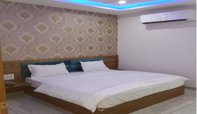 Hotel HK in Halol