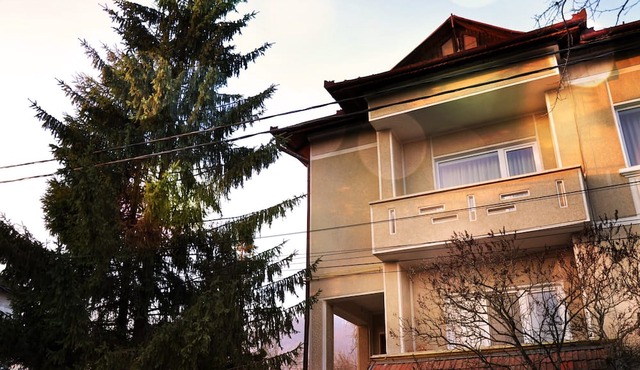 Deluxe apartment with fully equipped kitchen, located in a house.