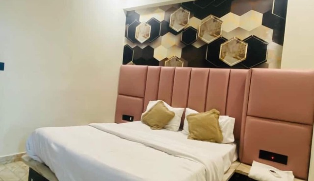 Hotel Rising Gest in Ahmedabad