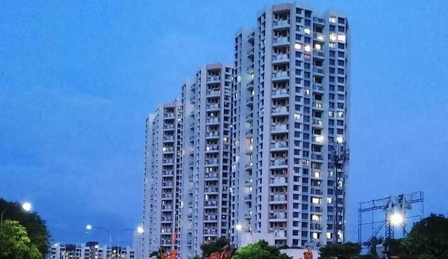 Luxurious 2-bedroom apartment in serene Pune with view, WiFi, AC, recliner