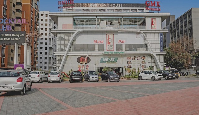Super OYO Townhouse 100 Somani TC