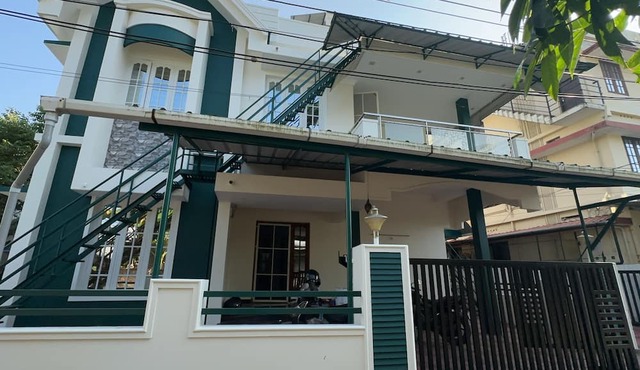 Family-Friendly 3BHK Apartment Near Amrita Hospital – All Amenities