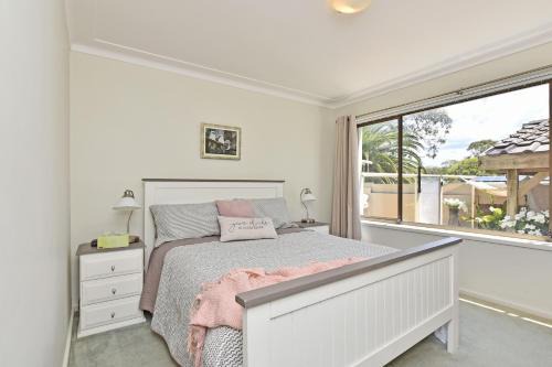 Baywatch Waterfront Lake Retreat with Private Jetty at Silverwater Lake Macqaurie in Bonnells Bay