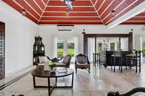 SaffronStays Acres by the Sea in Ullāl