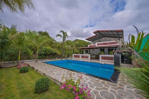 Lifeline Villas- Cliff Side Villa With Huge Garden and Private Pool in Lonavala