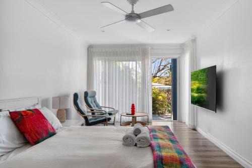 Garigal Retreat with Pool access and EV Station