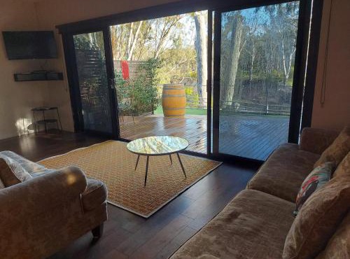 Adelphi Apartment 6 Riverview 2 BDRM, 1BDRM or 6A King Studio Riverview both with balconies in Echuca