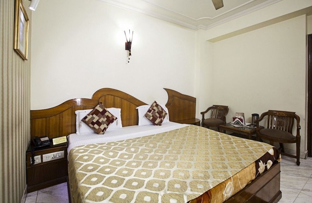 OYO 329 Hotel C-Park Inn